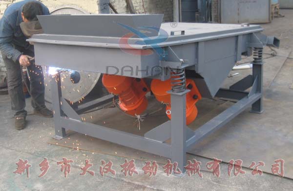 直線振動篩生產(chǎn)現(xiàn)場